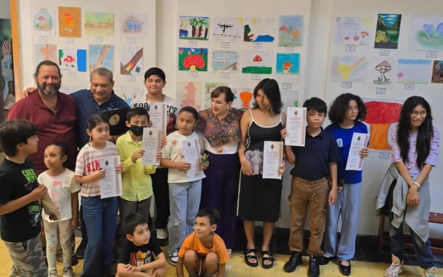 El Reino Fungi y 32 pequeños artistas