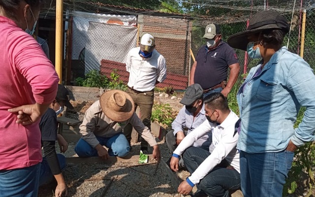 Semahn imparte Taller de Huertos Biointensivos