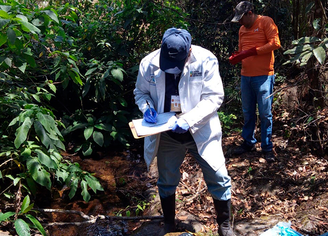 Evalúa Semahn la calidad del agua del río El Tablón