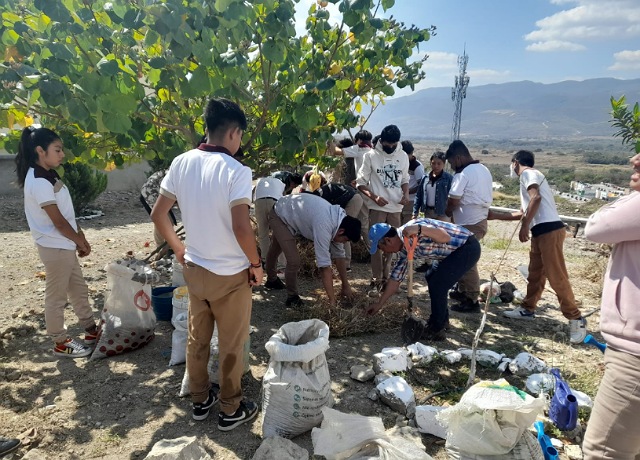 Capacita la Semahn a estudiantes del CECyT con Taller de abonos orgánicos