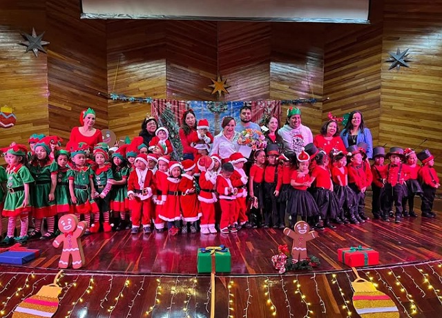 La Mtra. Malena Torres, secretaria de Medio Ambiente e Historia Natural asistió al Festival Navideño del Jardín de Niños "Prof. Elíseo Palacios Aguilera"